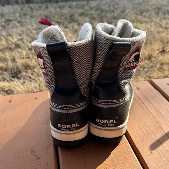 Sorel Tivoli II Herringbone Waterproof Winter Boots - Grey/Red - Picture 4 of 7